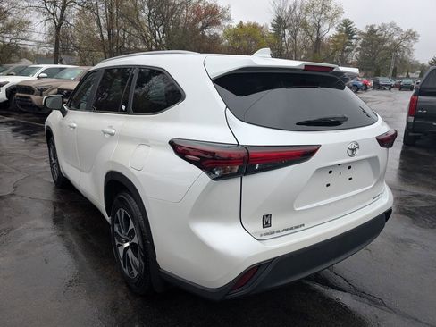 Certified 2024 Toyota Highlander XLE AWD/4WD image 6