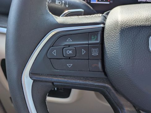 Used 2024 Jeep Grand Cherokee Limited RWD image 12