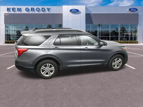 Used 2021 Ford Explorer XLT w/ Equipment Group 202A AWD/4WD image 17