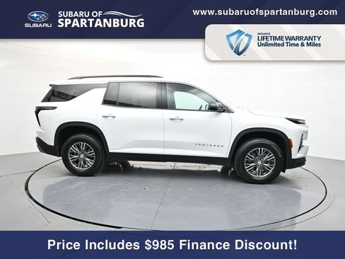 Used 2024 Chevrolet Traverse LT image 8