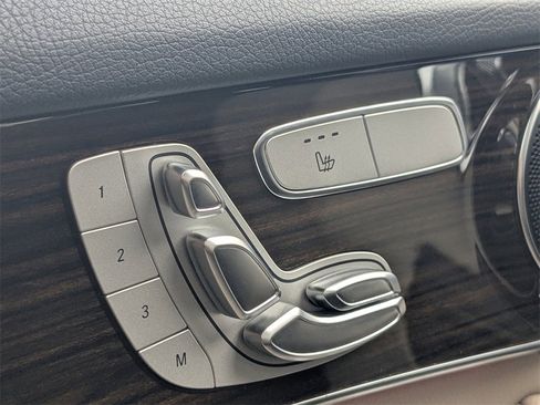 Used 2022 Mercedes-Benz GLC 300 image 34