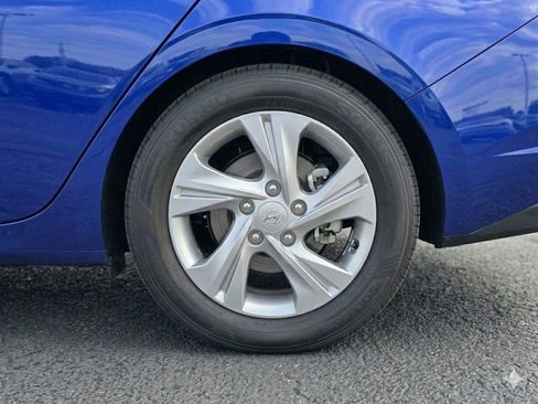 Certified 2025 Hyundai Elantra SEL FWD image 3