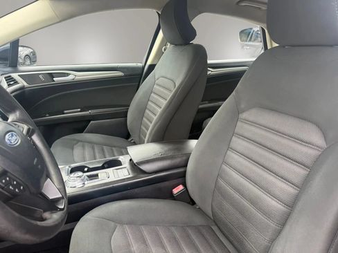 Used 2018 Ford Fusion SE w/ Fusion SE Technology Package FWD image 17