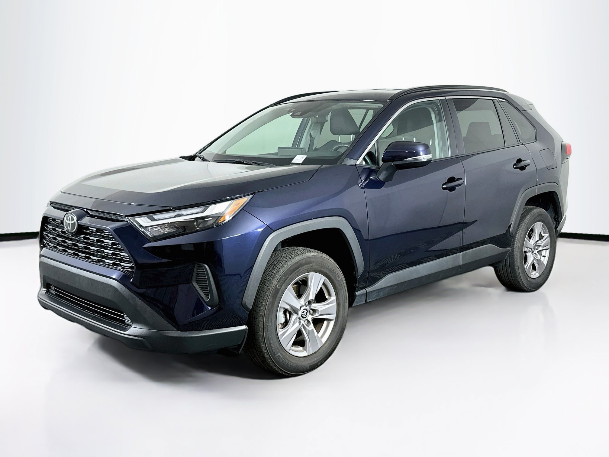 Used 2025 Toyota RAV4 XLE FWD image 3