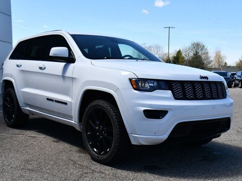 Used 2020 Jeep Grand Cherokee Altitude AWD/4WD image 8
