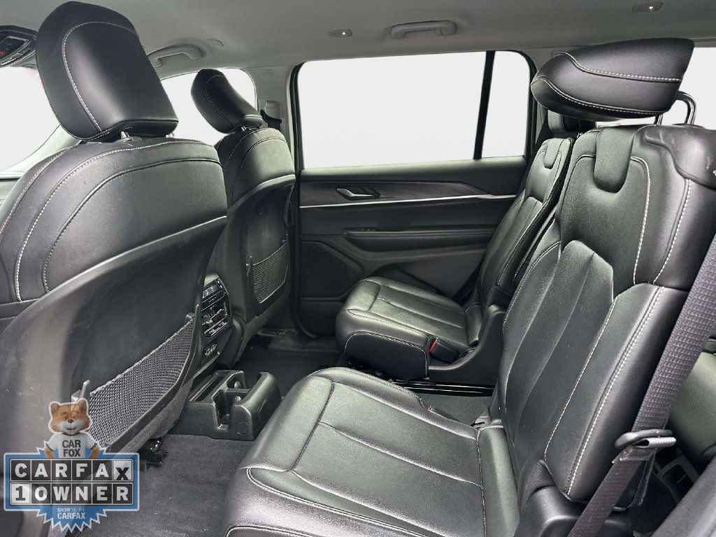 Used 2023 Jeep Grand Cherokee L Limited w/ Black Appearance Package AWD/4WD image 14