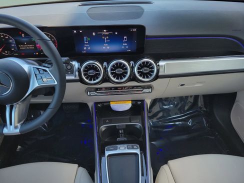 Used 2026 Mercedes-Benz GLB 250 image 16