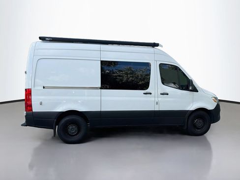 Used 2022 Mercedes-Benz Sprinter 2500 image 4