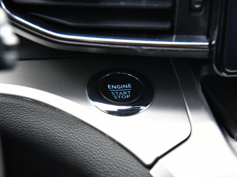 Used 2022 Ford Explorer XLT w/ Equipment Group 202A image 27