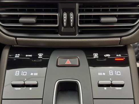 Used 2023 Porsche Macan image 29