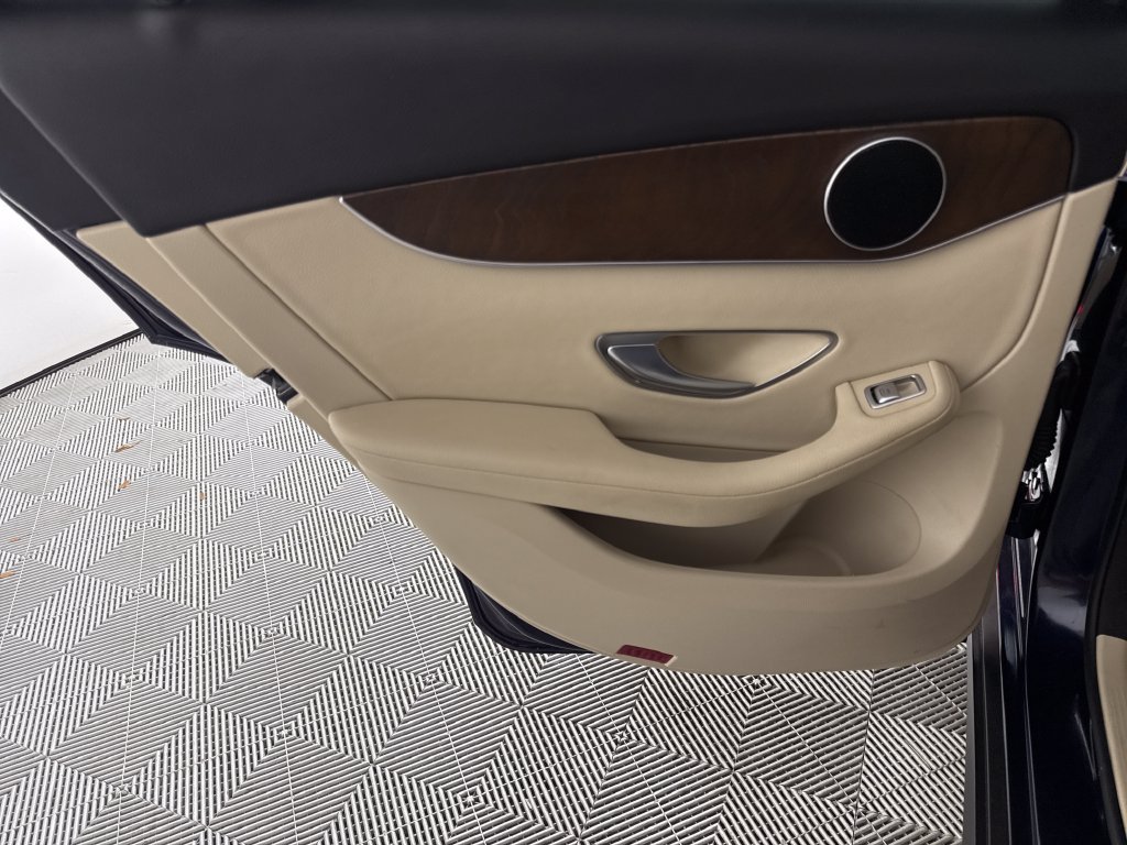 Used 2019 Mercedes-Benz GLC 300 4MATIC image 9