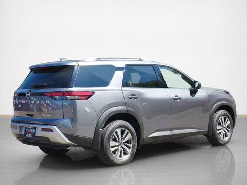 New 2025 Nissan Pathfinder SL image 2