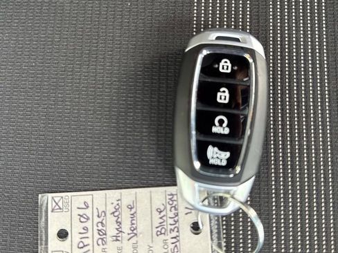 Used 2025 Hyundai Venue SEL image 24