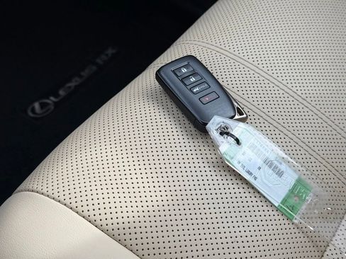 Certified 2022 Lexus RX 350L Luxury w/ Accessory Package (Z1) FWD image 39