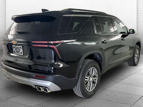 Used 2025 Chevrolet Traverse LT image 5