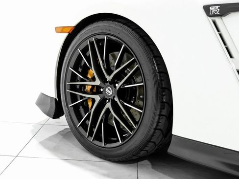 Used 2021 Nissan GT-R Premium image 48