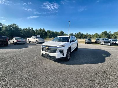 Used 2025 Chevrolet Traverse LT