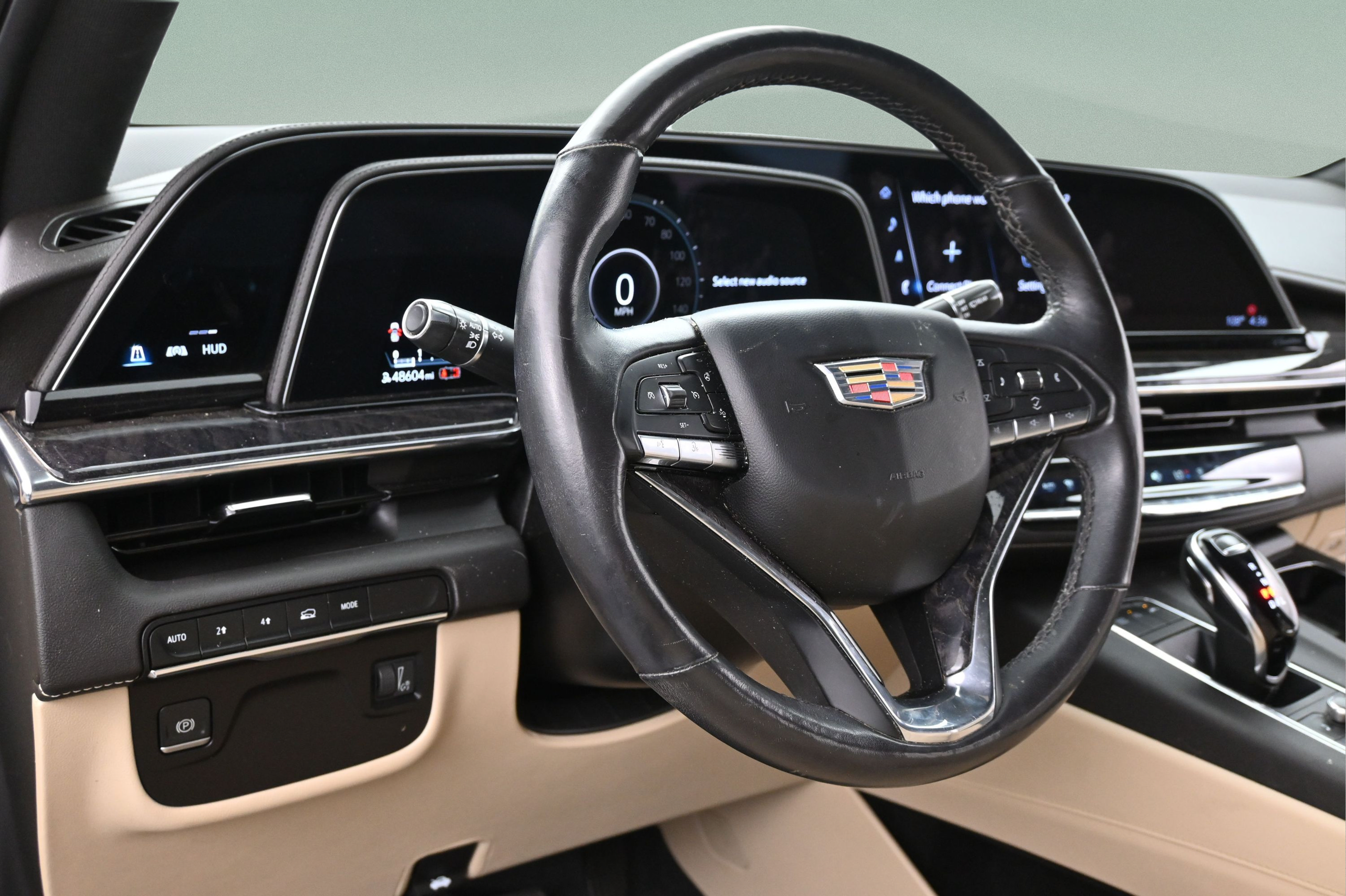 Used 2023 Cadillac Escalade Premium Luxury AWD/4WD image 13