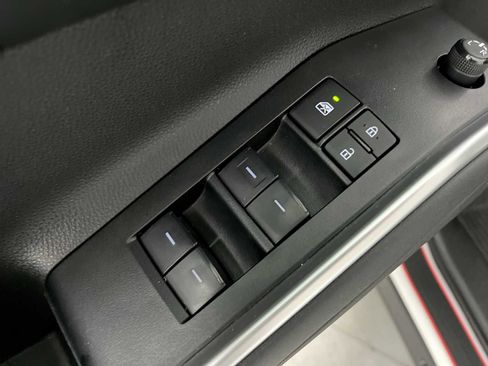 Used 2023 Toyota Highlander LE FWD image 21