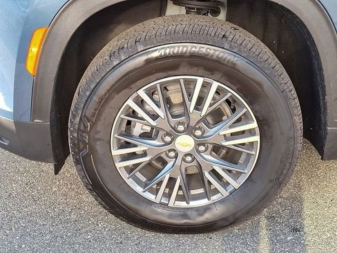 Used 2025 Chevrolet Traverse LT image 14