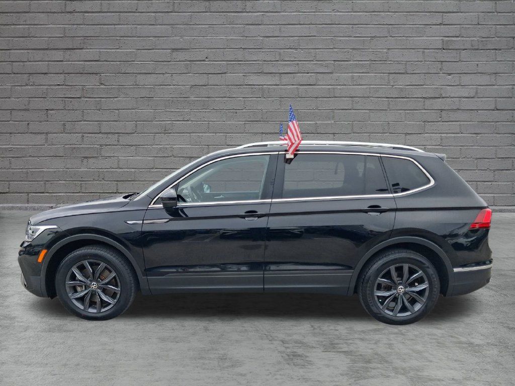 Certified 2023 Volkswagen Tiguan SE w/ Panoramic Sunroof Package FWD image 5