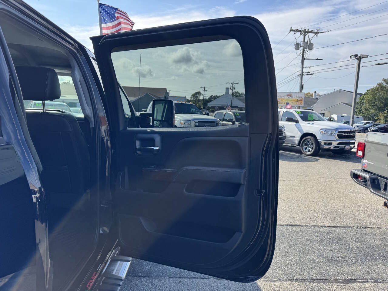 Used 2019 GMC Sierra 2500 SLT w/ Duramax Plus Package AWD/4WD image 38