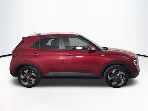 Used 2025 Hyundai Venue Limited FWD image 4