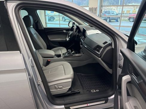 Used 2023 Audi Q5 2.0T Premium w/ Convenience Package image 14