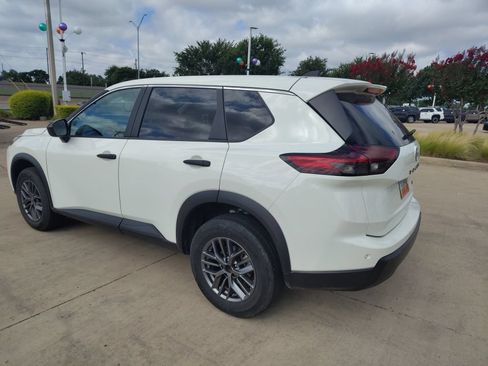 Used 2024 Nissan Rogue S AWD/4WD image 22