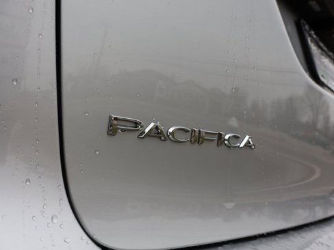 New 2026 Chrysler Pacifica Select image 30