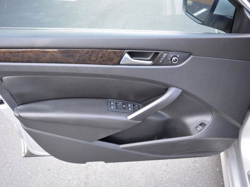Used 2014 Volkswagen Passat TDI SEL Premium FWD image 9