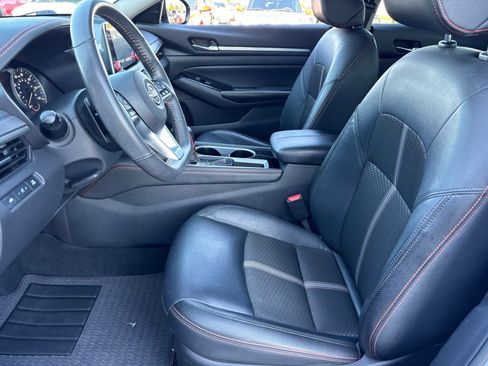 Used 2024 Nissan Altima 2.5 SR FWD image 14