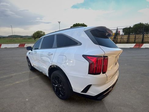 Certified 2023 Kia Sorento SX AWD/4WD image 4