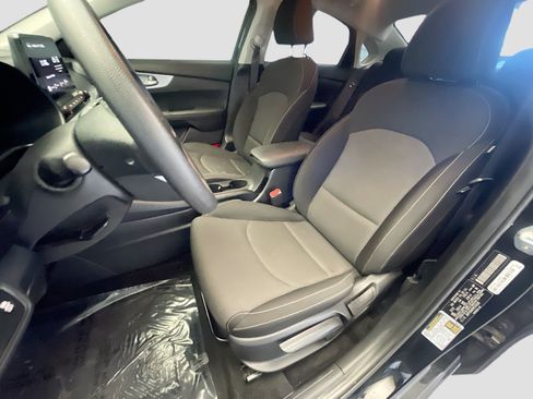 Used 2023 Kia Forte LXS w/ LXS Technology Package image 12