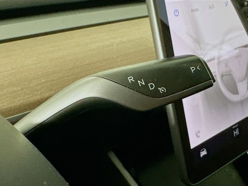 Used 2020 Tesla Model Y Long Range image 23