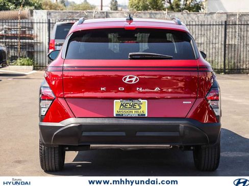 Certified 2025 Hyundai Kona SEL AWD/4WD image 3