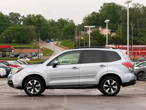 Used 2017 Subaru Forester 2.5i Premium w/ All-Weather Package AWD/4WD image 5