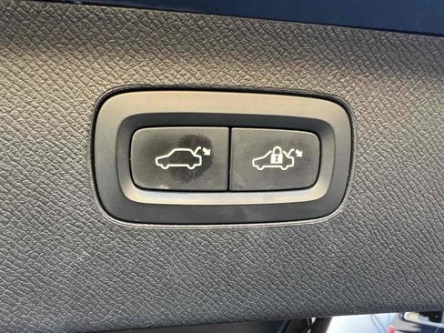 Used 2019 Volvo XC90 T6 Momentum w/ Advanced Package image 16