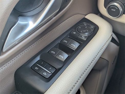 Used 2022 GMC Yukon Denali w/ Denali Premium Package image 28