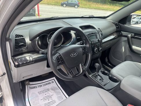 Used 2011 Kia Sorento LX w/ Convenience Pkg AWD/4WD image 11