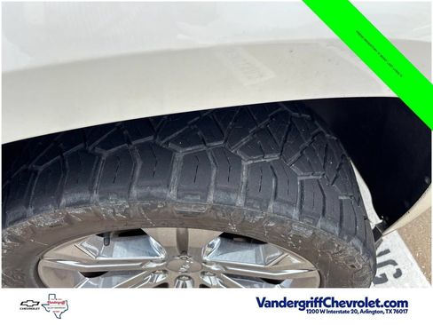 Used 2015 GMC Yukon Denali w/ Premium Package AWD/4WD image 3