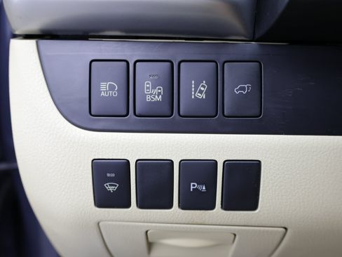 Used 2016 Toyota Highlander Limited w/ Driver Technology Package FWD image 19