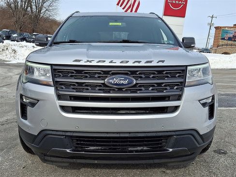 Used 2018 Ford Explorer XLT w/ Equipment Group 202A image 2