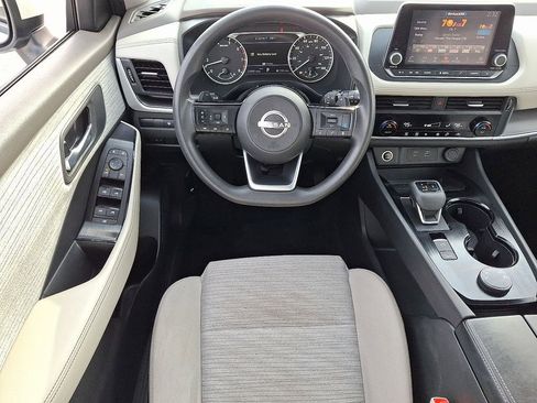 Used 2023 Nissan Rogue SV image 12