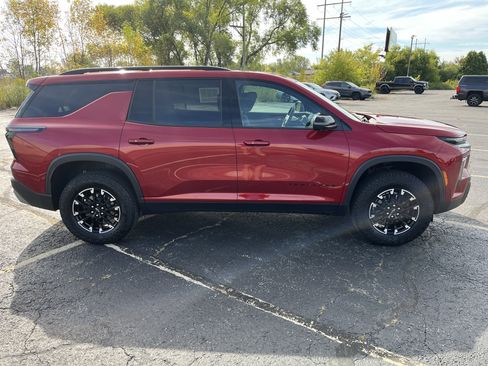 Used 2024 Chevrolet Traverse Z71 w/ Enhanced Driving Package image 7