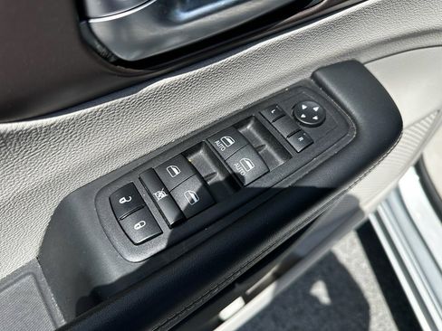 Used 2023 Chrysler Voyager LX FWD image 12