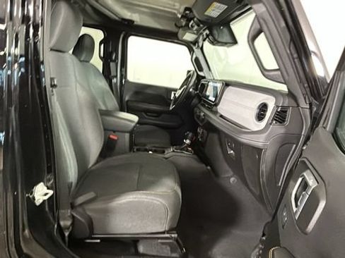 Used 2024 Jeep Wrangler Unlimited Sahara AWD/4WD image 29