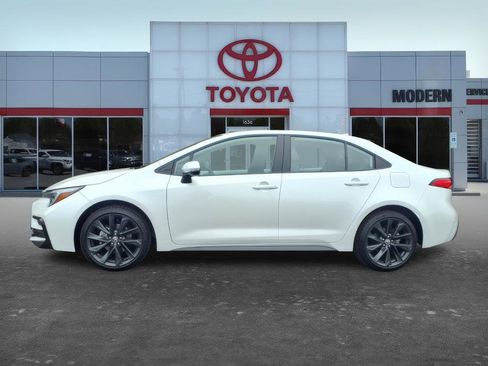Used 2026 Toyota Corolla SE FWD image 2