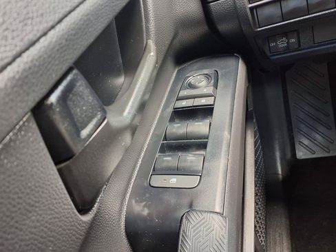 Used 2025 Toyota Tacoma SR5 AWD/4WD image 10