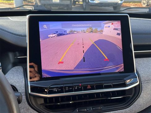 Used 2024 Jeep Compass Latitude image 14